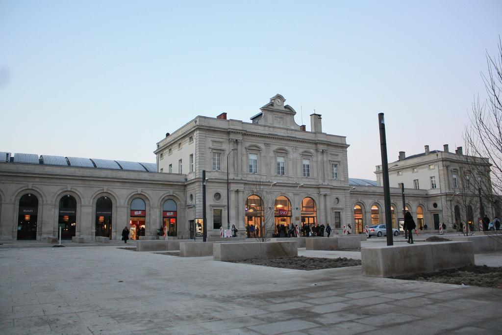 Hotel L'Univers Reims Exterior foto